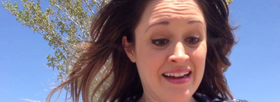 He takes selfie with his girlfriend and what happens next is totally amazing!