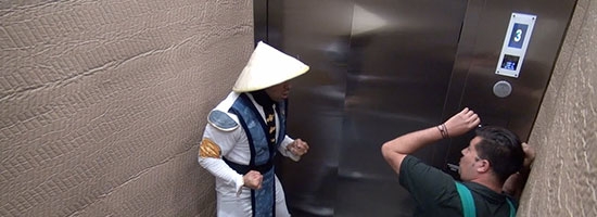 Mortal kombat elevator prank to freak riders out… Hehehe!