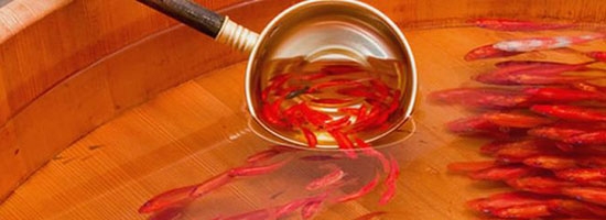 A japanese artist paints 3d goldfish that looks real! Unbelievable!