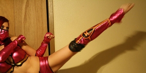 Sexy Mortal Kombat kick!