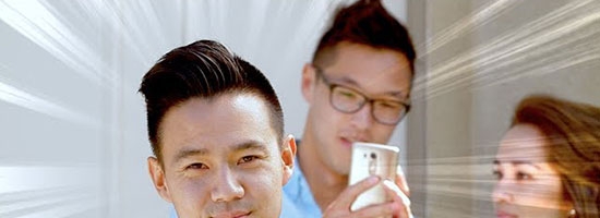 This guy shows you how to be the best third wheel in the world!