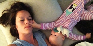 This mom tries to sleep with her baby, but the baby has other plans…