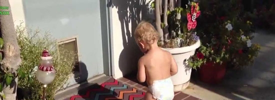 Watching babies discover their own shadow is the cutest thing!